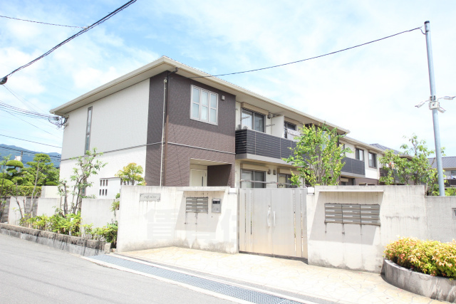 葛城市南花内のアパートの建物外観