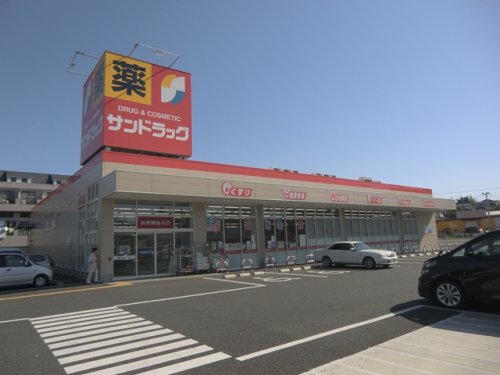 【東松山市加美町のアパートのドラックストア】