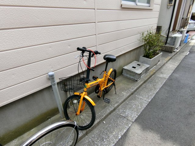 【高城ビルの駐車場】