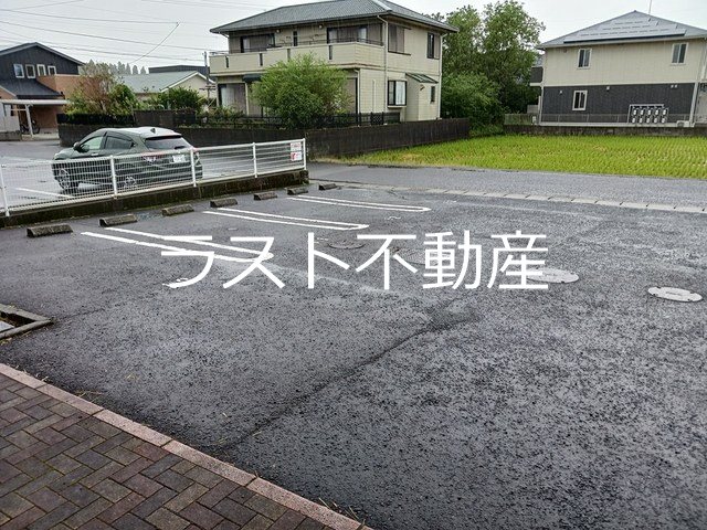 【薩摩川内市中郷のアパートの駐車場】