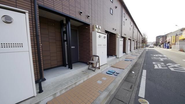 【新座市馬場のアパートのエントランス】