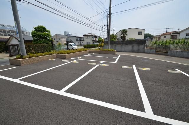 【新座市馬場のアパートの駐車場】