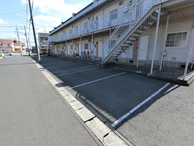 【富里市七栄のアパートの駐車場】