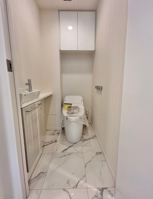 トイレ　温水洗浄暖房便座タンクレストイレ・手洗い