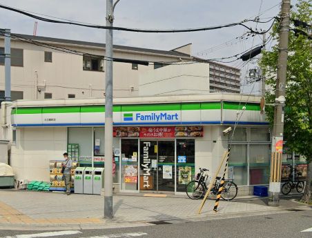 コンビニ　ファミリーマート 大正鶴町店（コンビニ）まで380m