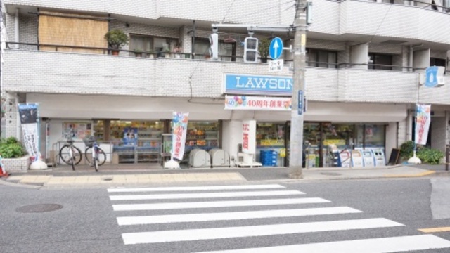 コンビニ　ローソン三鷹仲通り店（コンビニ）まで88m
