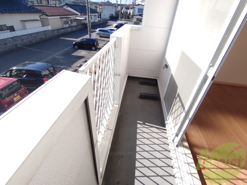 バルコニー　バルコニー付きで洗濯物干すのも便利です。