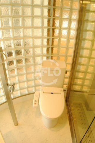 トイレ　アーデン京町堀イースト　温水洗浄便座