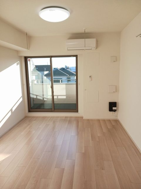 グランドプレステージG館の居間写真