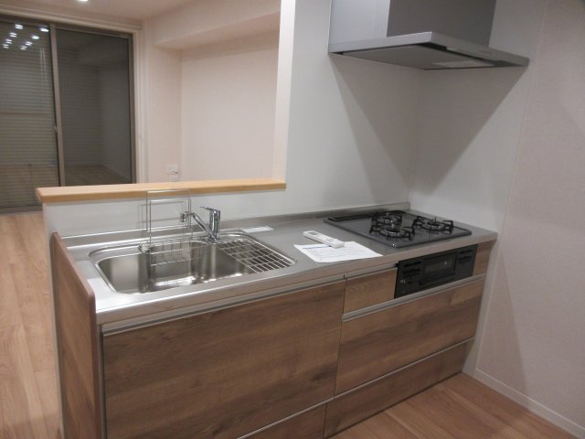 キッチン　同間取りの別のお部屋の参考写真となります