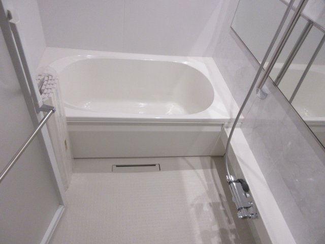 バス・シャワールーム　同間取りの別のお部屋の参考写真となります