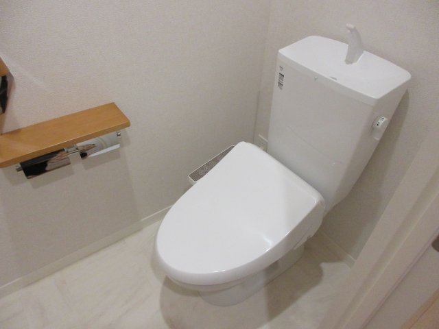 トイレ　同間取りの別のお部屋の参考写真となります