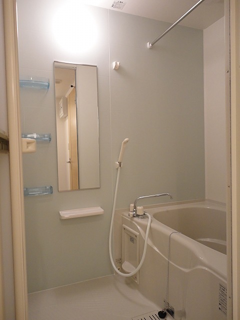 バス・シャワールーム　追い焚き機能のお風呂です。