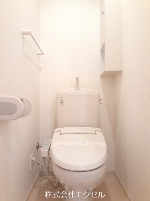 トイレ　同建物別室の写真です。