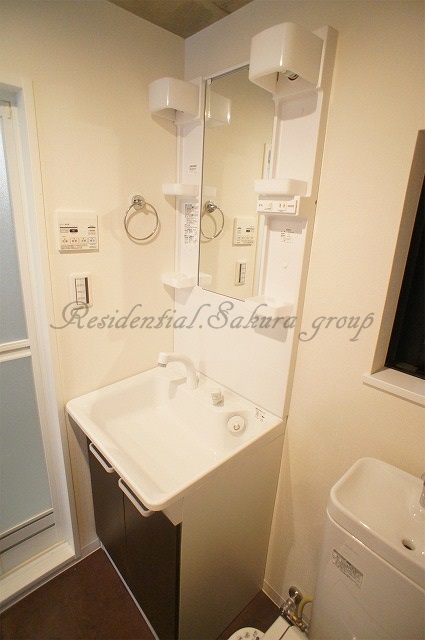 洗面設備　身支度に欠かせない独立洗面台♪