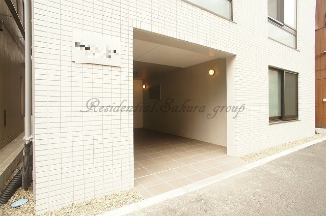 エントランス　お洒落な建物デザイン♪