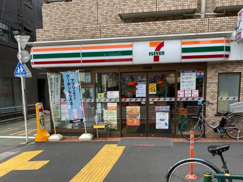 コンビニ　セブンイレブン根津駅前店（コンビニ）まで170m