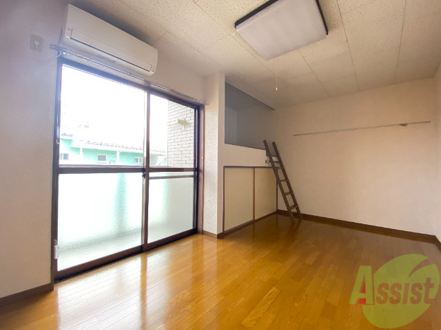 居室・リビング　広々としたお部屋でゆったり休めますね～～。