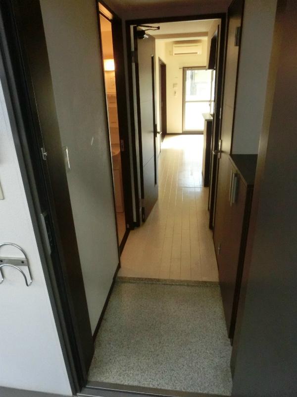 玄関　※同物件別号室参考写真