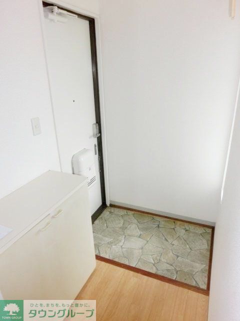 玄関　玄関下駄箱あり