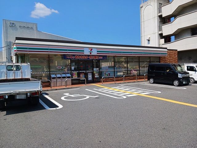 コンビニ　セブンイレブン新町店様（コンビニ）まで650m
