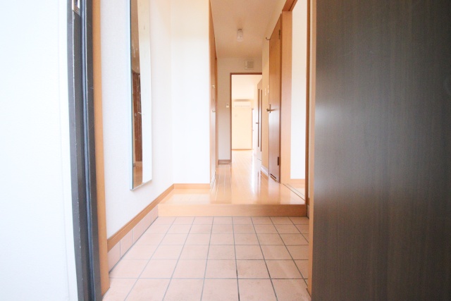 玄関　※別室の参考写真の為、現況優先です。