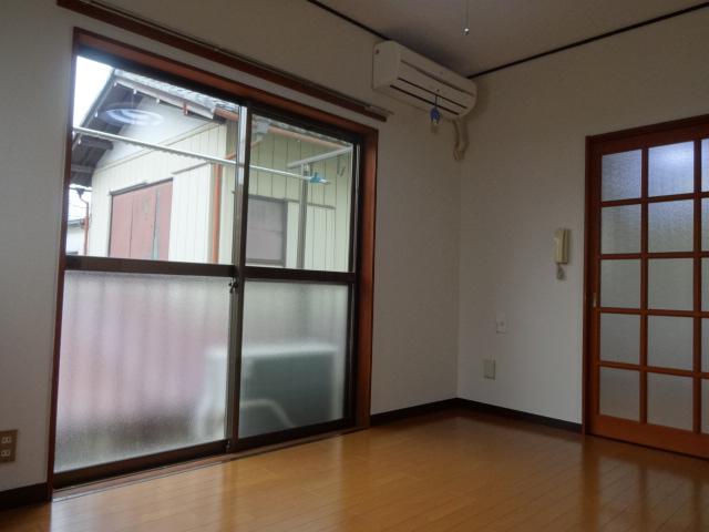 居室・リビング　明るいお部屋になります。