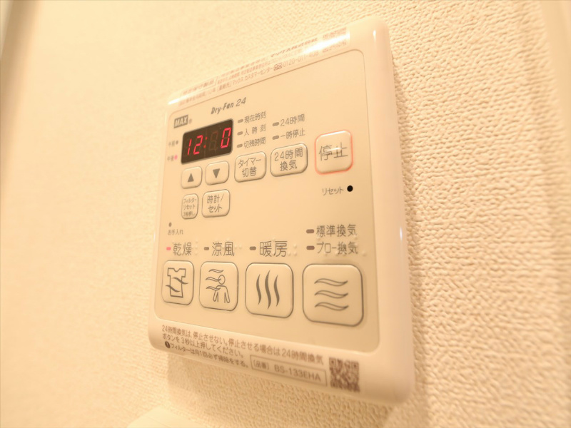 その他設備　浴室暖房乾燥機付き