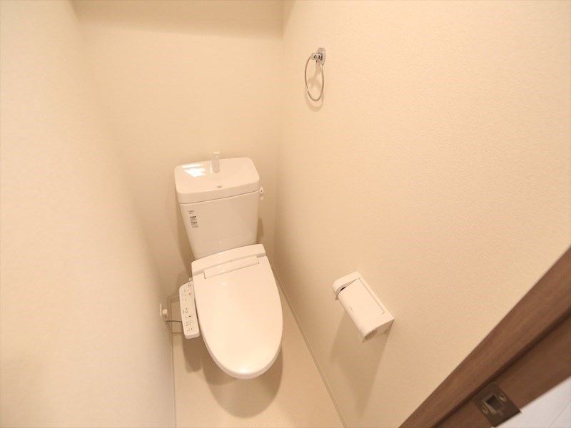 トイレ　温水洗浄暖房便座付トイレ