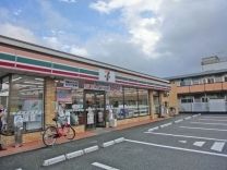 コンビニ　セブンイレブン（コンビニ）まで255m