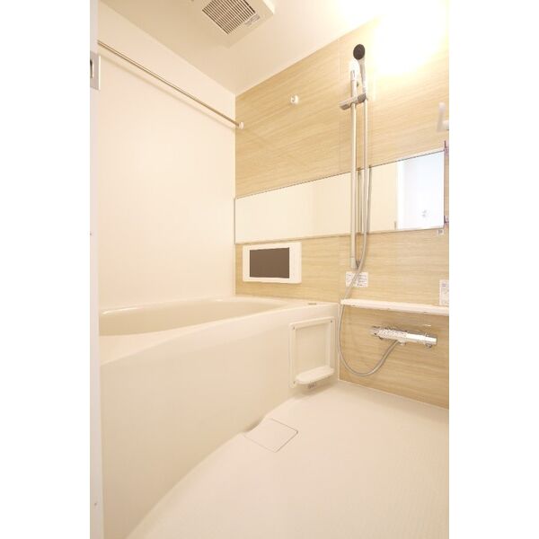 バス・シャワールーム　コンパクトで使いやすいお風呂です