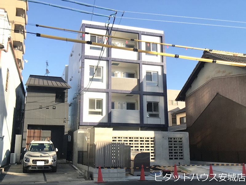 建物外観　建築中