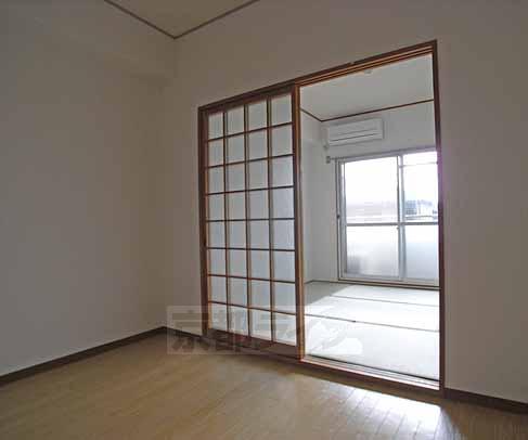 居室・リビング　和室と洋室です。