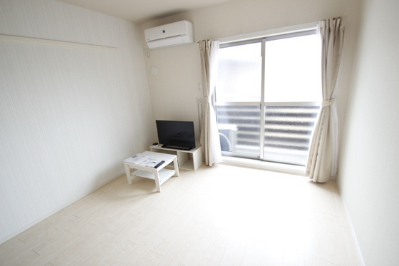 居室・リビング　※他の号室の写真です。