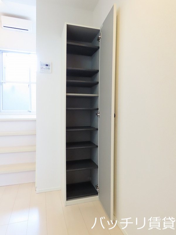 玄関　同型タイプの為、現状を優先致します。