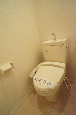 トイレ　もちろんウォシュレット付き♪