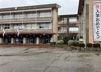 中学校　砺波市立庄西中学校（中学校）まで1316m