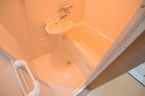 バス・シャワールーム　ゆったりと入るなら、お風呂とトイレとは別々が嬉しいですよね。