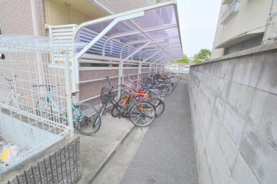 駐車場　あなたの大事な自転車も安心してとめることができますね。