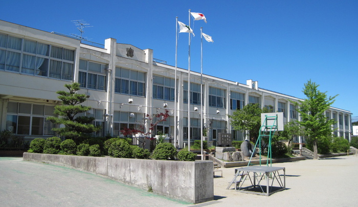 小学校　長久手市立長久手小学校（小学校）まで730m