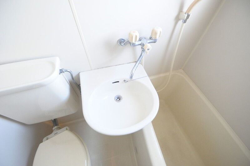 洗面設備　ちいさいながらも工夫次第でレトロでお洒落な洗面所になりますよ