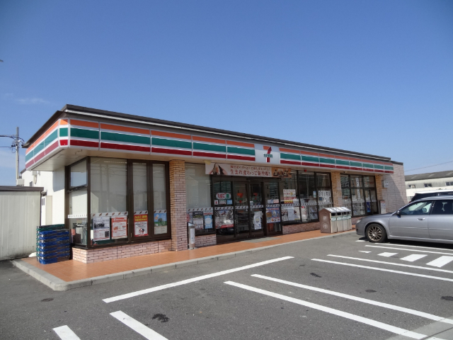 コンビニ　セブンイレブン津市大里窪田町店（コンビニ）まで487m