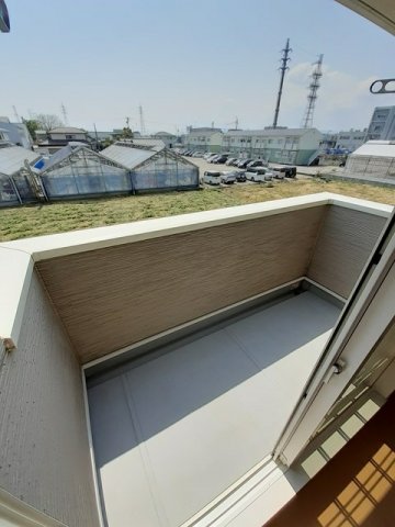 バルコニー　バルコニーからの眺めを楽しみながら食事をしませんか