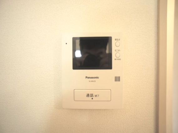 セキュリティ　訪問者の確認ができるTVドアホン付きです♪