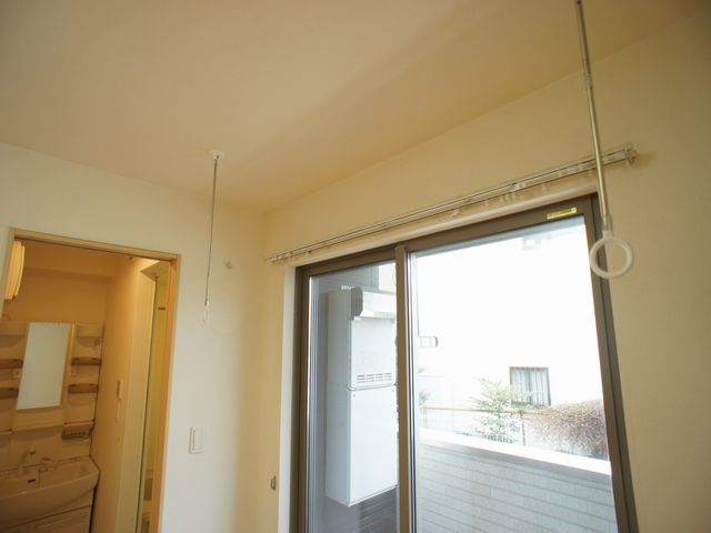 その他設備　室内物干しがあります。