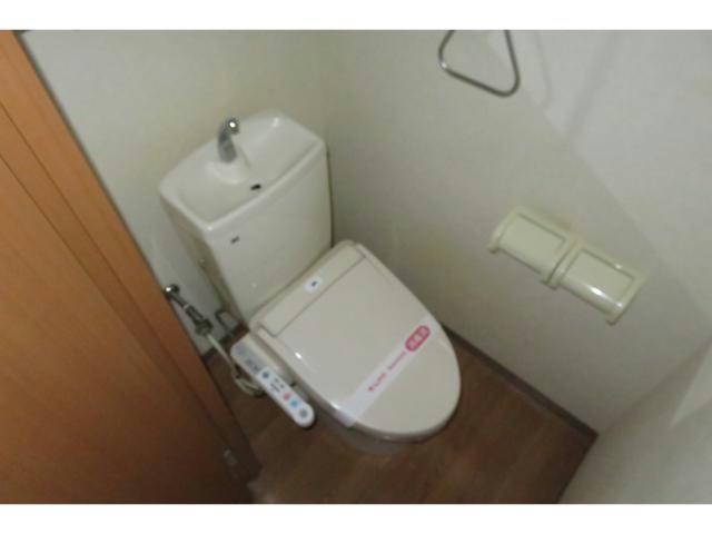トイレ　温水洗浄便座付き