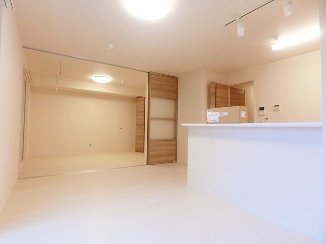 居室・リビング　室内
