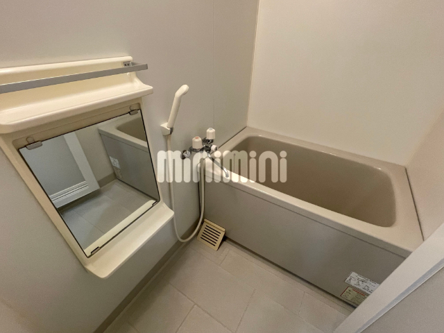 バス・シャワールーム　※別フロアの別部屋反転タイプの写真です。