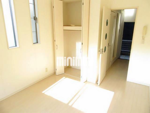 収納　４面採光の明るいお部屋。