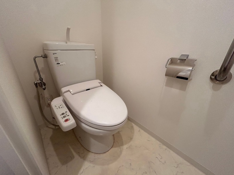 トイレ　トイレです。ウォシュレット付を探している方、おすすめです。